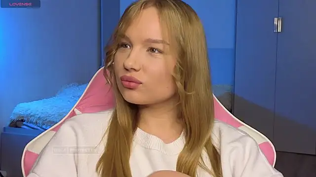 Lunar Flare online show from November 12, 2025, 4:33 pm