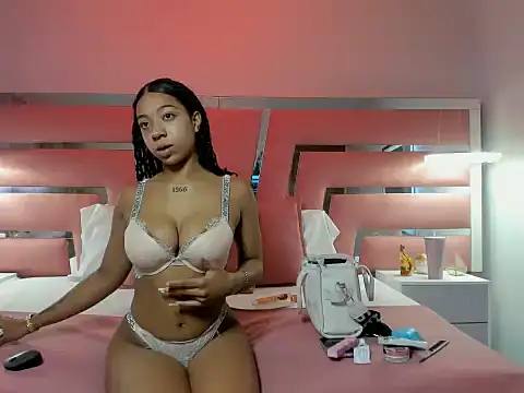 GiadaParisi online show from November 16, 2025, 6:12 pm