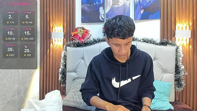 Elian Julian online show from November 19, 2025, 7:58 pm