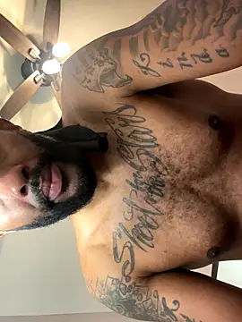 tallhandsome7ft online show from November 30, 2025, 6:52 pm