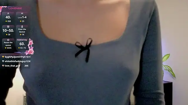 violetwluv online show from December 4, 2025, 8:46 am