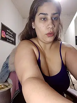 nahiarabiel33 online show from May 30, 2026, 3:39 pm