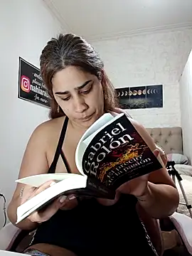 nahiarabiel33 online show from March 27, 2026, 5:58 pm