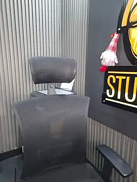 annie  20 online show from November 23, 2025, 12:15 pm