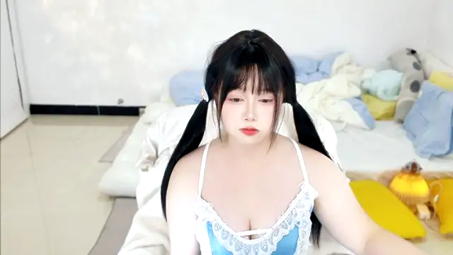 Nina37 online show from April 10, 2026, 7:26 am