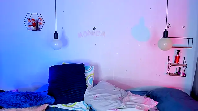 alejaa curvy online show from November 12, 2025, 3:54 am