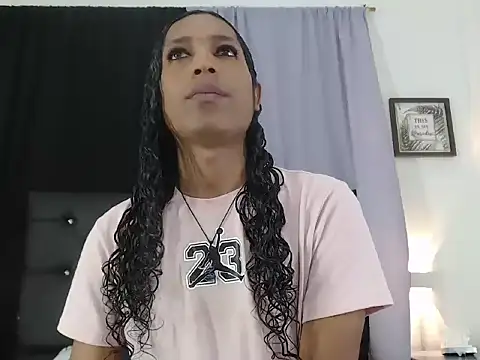 MiaCoock online show from November 21, 2025, 12:48 pm