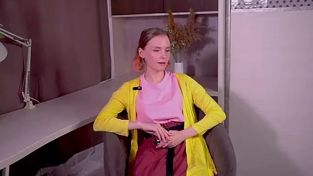 Snapshot of SueSasportas chatting on November 5, 2025, 3:31 am SueSasportas online show from November 5, 2025, 3:31 am