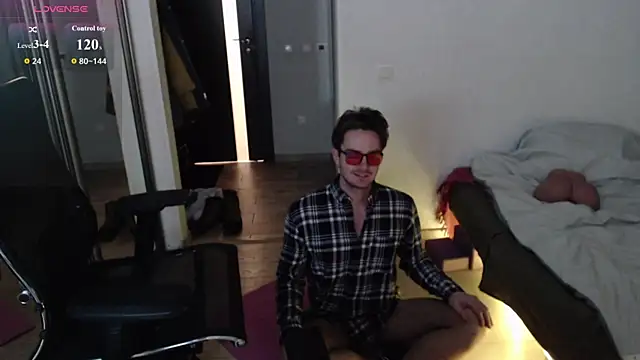 lucky swimmer online show from November 24, 2025, 6:08 pm