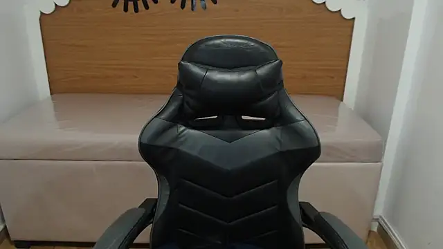 scarlett percy t online show from December 3, 2025, 7:46 pm