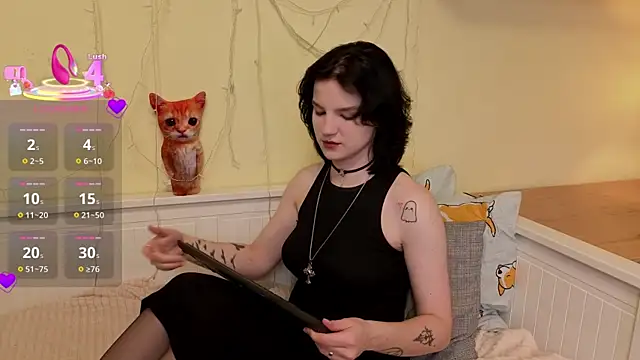 LatinaHuguenin online show from November 28, 2025, 7:08 am