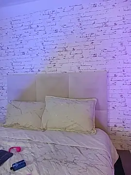 April Kay online show from December 22, 2025, 3:39 am