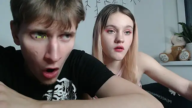 Snapshot of cute_couple69 chatting on November 14, 2025, 12:25 am cute couple69 online show from November 14, 2025, 12:25 am