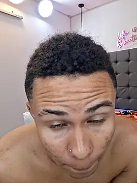 Snapshot of Liams18 chatting on November 17, 2025, 11:09 pm Liams18 online show from November 17, 2025, 11:09 pm