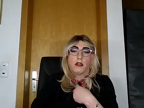 AgnesCross39 online show from December 16, 2025, 5:44 am