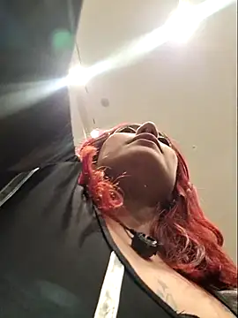 Snapshot of Eveelyn25xx chatting on November 8, 2025, 12:36 am Eveelyn25xx online show from November 8, 2025, 12:36 am