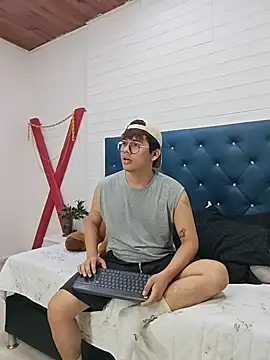 benjiDom online show from November 11, 2025, 12:11 pm