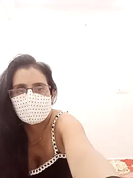 sanjana077 online show from April 22, 2026, 4:52 am