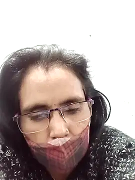 sanjana077 online show from February 17, 2026, 4:43 am