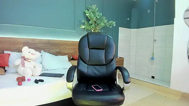 Snapshot of sheyla_meow chatting on November 9, 2025, 3:43 am sheyla meow online show from November 9, 2025, 3:43 am