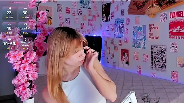 CindyMoriLove online show from April 13, 2026, 5:33 am