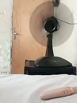 laysnvl online show from November 6, 2025, 3:16 pm