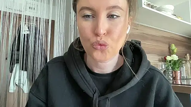 Snapshot of Ameli8 chatting on March 1, 2026, 11:21 am Ameli8 online show from March 1, 2026, 11:21 am