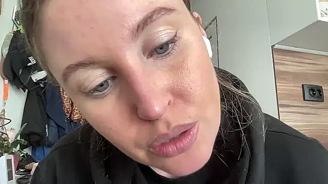 Snapshot of Ameli8 chatting on February 19, 2026, 12:35 pm Ameli8 online show from February 19, 2026, 12:35 pm