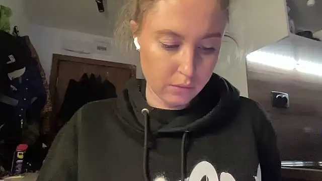 Snapshot of Ameli8 chatting on February 14, 2026, 5:02 pm Ameli8 online show from February 14, 2026, 5:02 pm