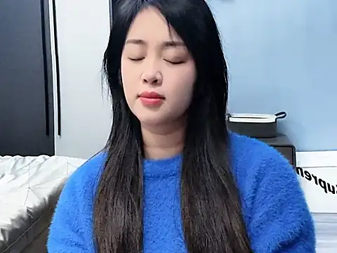 Lucky--Lucy online show from November 15, 2025, 2:43 pm