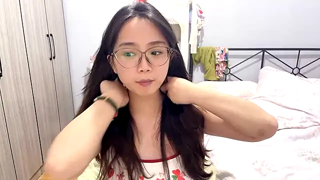 Snapshot of Hmm_0303 chatting on April 30, 2026, 4:58 pm Hmm 0303 online show from April 30, 2026, 4:58 pm
