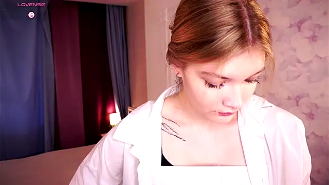 Snapshot of UteMessineo chatting on November 7, 2025, 7:46 am UteMessineo online show from November 7, 2025, 7:46 am