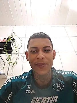 Snapshot of oPretin013 chatting on November 7, 2025, 9:19 pm oPretin013 online show from November 7, 2025, 9:19 pm