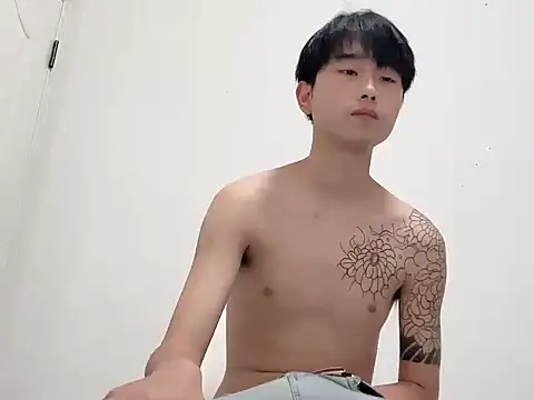 xiaoyang2006 online show from November 6, 2025, 10:19 am