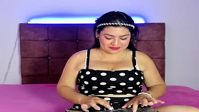 NoirAntonela online show from November 14, 2025, 6:11 pm