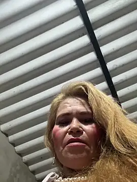 Snapshot of dirty_mother3 chatting on December 17, 2025, 3:22 am dirty mother3 online show from December 17, 2025, 3:22 am