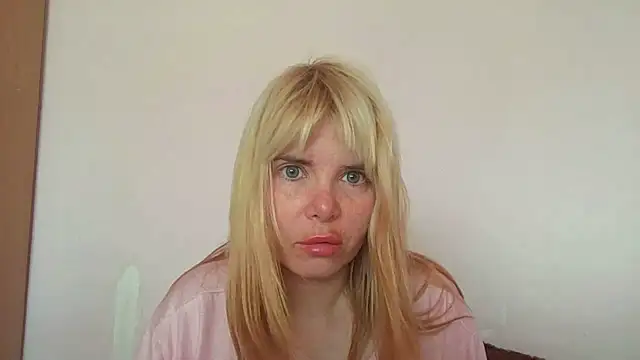 Snapshot of HornyElena chatting on July 11, 2026, 1:22 pm HornyElena online show from July 11, 2026, 1:22 pm