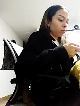 LuluuBerry online show from December 19, 2025, 11:51 pm