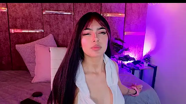 Snapshot of _ViolletteNoir_ chatting on November 16, 2025, 8:02 pm ViolletteNoir online show from November 16, 2025, 8:02 pm