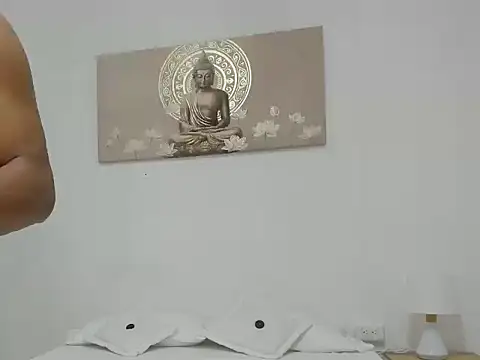 latinbig couple online show from November 10, 2025, 7:52 pm