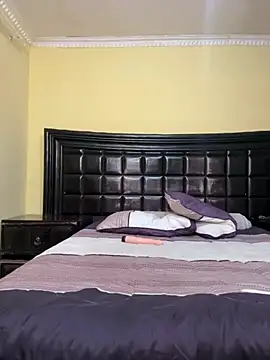 NiaLong21  online show from December 2, 2025, 8:32 pm