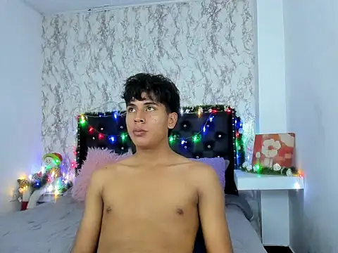 Valentino Lane online show from December 19, 2025, 2:15 am