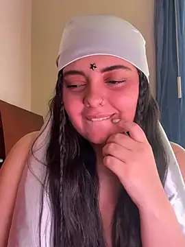 candicewest  online show from February 25, 2026, 5:13 pm