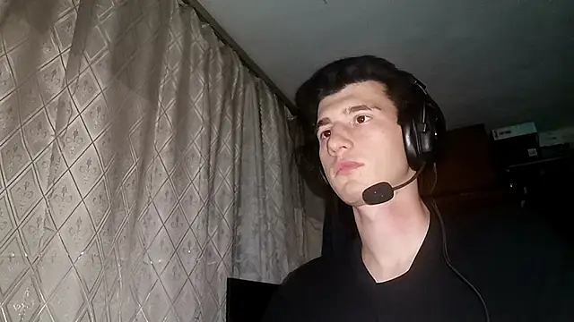 JamesLagerfeld online show from November 13, 2025, 10:13 pm