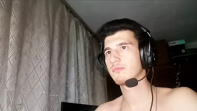 JamesLagerfeld online show from November 11, 2025, 11:31 pm