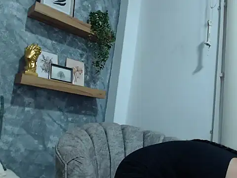 anicarter online show from November 24, 2025, 7:14 pm