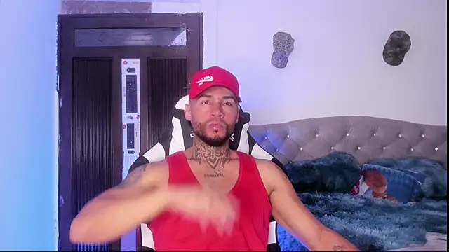 couple-hothot online show from November 14, 2025, 9:29 pm