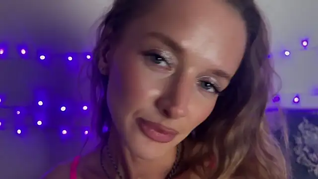 Fantasy Moonlightt online show from December 3, 2025, 7:35 pm