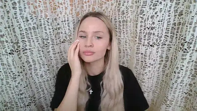 Snapshot of Rapunzel0011 chatting on November 6, 2025, 5:44 am Rapunzel0011 online show from November 6, 2025, 5:44 am