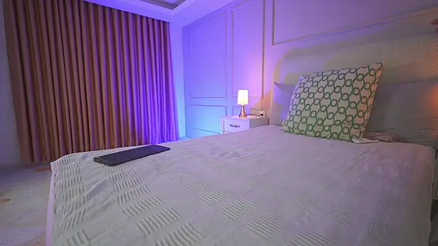 hanna  w online show from April 18, 2026, 3:42 am